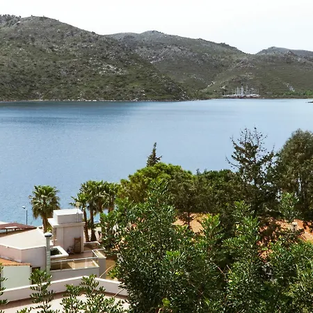 Lemon Garden Boutique Hotel *