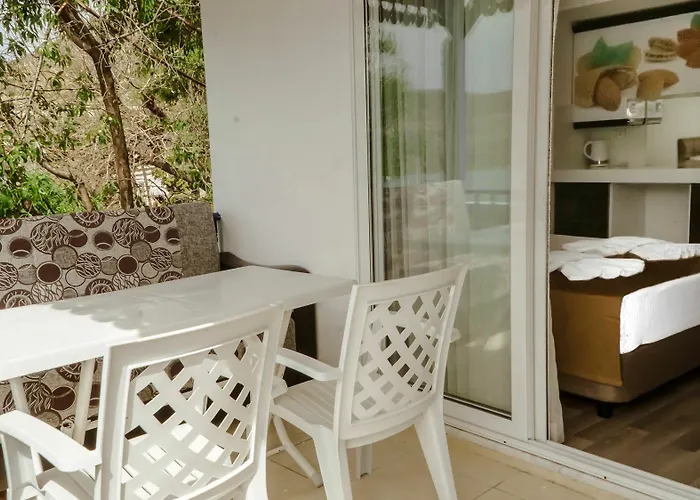 Lemon Garden Boutique Hotel 3*